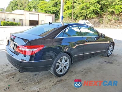 Trzecie zdjęcie samochodu z tyłu: 2012 MERCEDES-BENZ E 350 VIN:WDDKJ5KB9CF132960 - miniatura