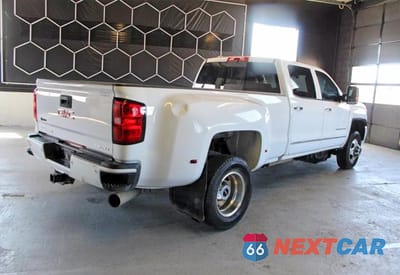 Trzecie zdjęcie samochodu z tyłu: 2017 GMC SIERRA K3500 DENALI VIN:1GT42YEY3HF137337 - miniatura