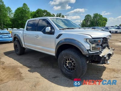 Czwarte zdjęcie samochodu z boku: 2017 FORD F150 RAPTOR VIN:1FTFW1RG7HFB54311 - miniatura