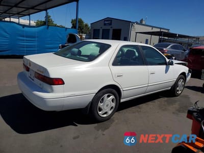 Trzecie zdjęcie samochodu z tyłu: 1999 TOYOTA CAMRY LE V6 VIN:4T1BF22K6XU076936 - miniatura