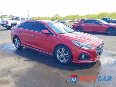 Czwarte zdjęcie samochodu z boku: 2018 HYUNDAI SONATA SPORT VIN:5NPE34AF1JH606497 - miniatura