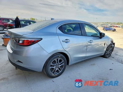 Trzecie zdjęcie samochodu z tyłu: 2019 TOYOTA YARIS LE VIN:3MYDLBYV0KY508886 - miniatura
