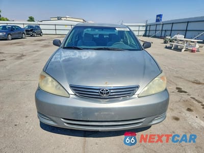 Piąte zdjęcie samochodu w środku: 2004 TOYOTA CAMRY LE V6 VIN:4T1BF30K94U573936 - miniatura