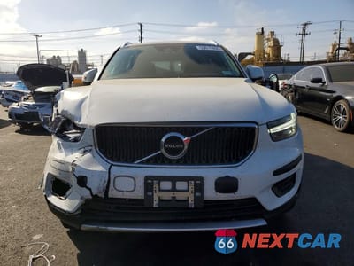 Piąte zdjęcie samochodu w środku: 2020 VOLVO XC40 T4 MOMENTUM VIN:YV4AC2HK6L2291252 - miniatura