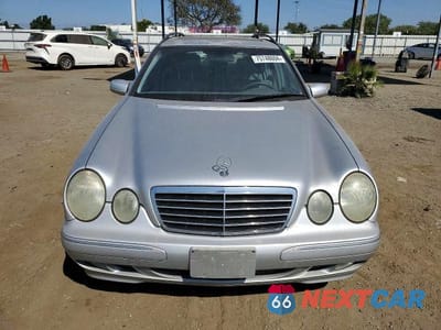 Piąte zdjęcie samochodu w środku: 2001 MERCEDES-BENZ E 320 VIN:WDBJH65J01B276815 - miniatura