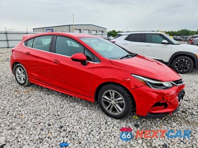 Czwarte zdjęcie samochodu z boku: 2017 CHEVROLET CRUZE LT VIN:3G1BE6SM3HS512474 - miniatura
