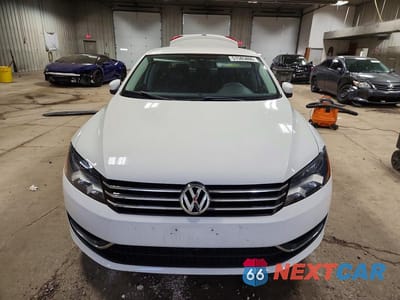 Piąte zdjęcie samochodu w środku: 2013 VOLKSWAGEN PASSAT S VIN:1VWAH7A32DC056697 - miniatura