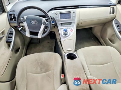 Zdjęcie 8 z 12 samochodu: 2014 TOYOTA PRIUS TWO VIN:JTDKN3DU7E1838973 - miniatura