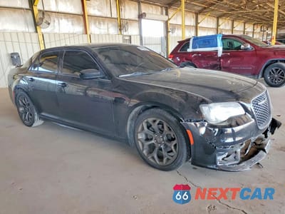 Czwarte zdjęcie samochodu z boku: 2017 CHRYSLER 300 S VIN:2C3CCABG5HH668862 - miniatura