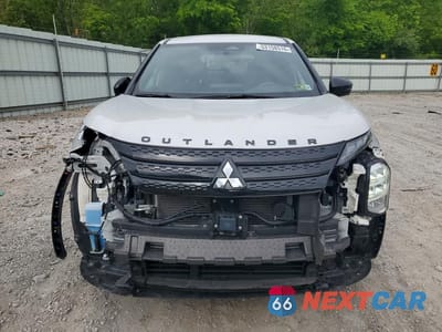 Piąte zdjęcie samochodu w środku: 2024 MITSUBISHI OUTLANDER SE VIN:JA4J4VA88RZ035589 - miniatura