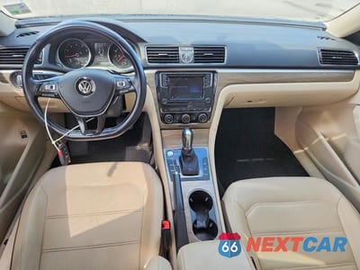Zdjęcie 8 z 12 samochodu: 2017 VOLKSWAGEN PASSAT SE VIN:1VWBT7A31HC007340 - miniatura