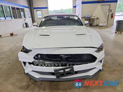 Piąte zdjęcie samochodu w środku: 2022 FORD MUSTANG VIN:1FA6P8TH2N5145319 - miniatura
