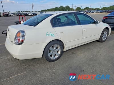 Trzecie zdjęcie samochodu z tyłu: 2002 NISSAN ALTIMA 2.5 VIN:1N4AL11D32C147133 - miniatura