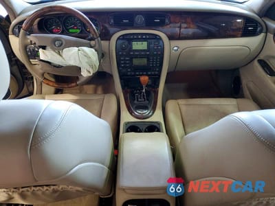 Zdjęcie 8 z 12 samochodu: 2004 JAGUAR XJ8 VIN:SAJWA71C74SG29780 - miniatura
