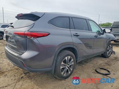 Trzecie zdjęcie samochodu z tyłu: 2022 TOYOTA HIGHLANDER XLE VIN:5TDGZRBH0NS238284 - miniatura