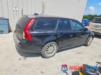 Trzecie zdjęcie samochodu z tyłu: 2010 VOLVO V50 2.4I VIN:YV1390MW7A2526210 - miniatura