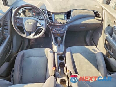 Zdjęcie 8 z 13 samochodu: 2017 CHEVROLET TRAX LS VIN:3GNCJKSB3HL221330 - miniatura