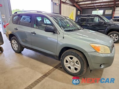 Czwarte zdjęcie samochodu z boku: 2008 TOYOTA RAV4 BASE VIN:JTMBK33V886037589 - miniatura