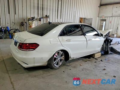 Trzecie zdjęcie samochodu z tyłu: 2016 MERCEDES-BENZ E 350 4MATIC VIN:WDDHF8JB4GB272023 - miniatura