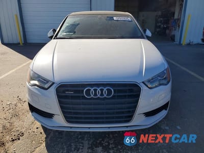 Piąte zdjęcie samochodu w środku: 2015 AUDI A3 PREMIUM VIN:WAUBFGFF2F1015336 - miniatura
