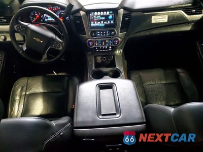 Zdjęcie 8 z 14 samochodu: 2019 CHEVROLET SUBURBAN C1500 LT VIN:1GNSCHKC0KR130159 - miniatura