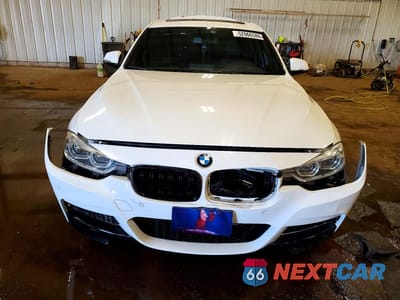 Piąte zdjęcie samochodu w środku: 2018 BMW 330 XI VIN:WBA8D9C5XJA012829 - miniatura