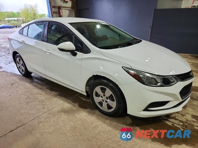Czwarte zdjęcie samochodu z boku: 2017 CHEVROLET CRUZE LS VIN:1G1BB5SMXH7240328 - miniatura