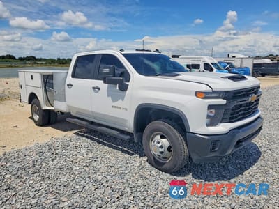 Czwarte zdjęcie samochodu z boku: 2024 CHEVROLET SILVERADO K3500 VIN:1GB4YSEY0RF358105 - miniatura