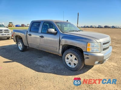 Czwarte zdjęcie samochodu z boku: 2008 CHEVROLET SILVERADO K1500 VIN:2GCEK133981320977 - miniatura