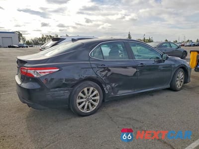 Trzecie zdjęcie samochodu z tyłu: 2019 TOYOTA CAMRY LE VIN:4T1B11HK1KU815011 - miniatura