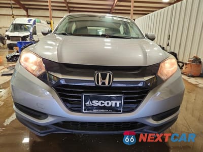 Piąte zdjęcie samochodu w środku: 2018 HONDA HR-V LX VIN:3CZRU6H31JG711582 - miniatura