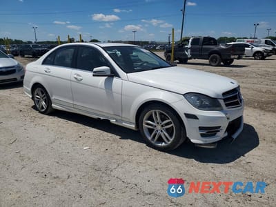 Czwarte zdjęcie samochodu z boku: 2014 MERCEDES-BENZ C 250 VIN:WDDGF4HBXER303337 - miniatura