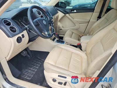 Zdjęcie 7 z 12 samochodu: 2010 VOLKSWAGEN TIGUAN S VIN:WVGAV7AX0AW520963 - miniatura