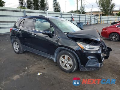 Czwarte zdjęcie samochodu z boku: 2020 CHEVROLET TRAX 1LT VIN:KL7CJLSB2LB079266 - miniatura