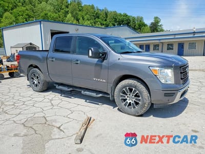 Czwarte zdjęcie samochodu z boku: 2021 NISSAN TITAN SV VIN:1N6AA1ED6MN516324 - miniatura