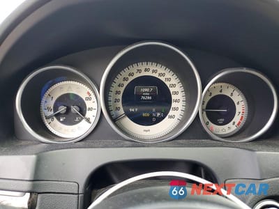 Zdjęcie 9 z 12 samochodu: 2014 MERCEDES-BENZ E 550 VIN:WDDKK7DF8EF230762 - miniatura