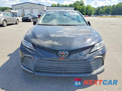 Piąte zdjęcie samochodu w środku: 2022 TOYOTA CAMRY LE VIN:4T1C11AK8NU625502 - miniatura