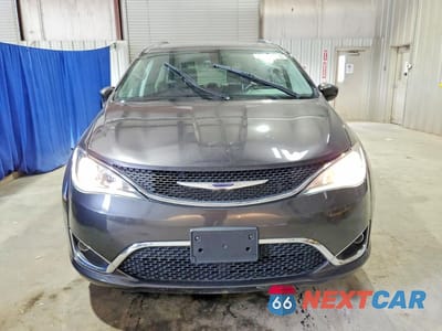 Piąte zdjęcie samochodu w środku: 2019 CHRYSLER PACIFICA TOURING L VIN:2C4RC1BG9KR665762 - miniatura