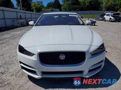 Piąte zdjęcie samochodu w środku: 2017 JAGUAR XE PREMIUM VIN:SAJAJ4BV8HA975404 - miniatura