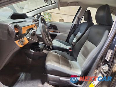 Zdjęcie 7 z 12 samochodu: 2013 TOYOTA PRIUS C TWO VIN:JTDKDTB36D1536988 - miniatura