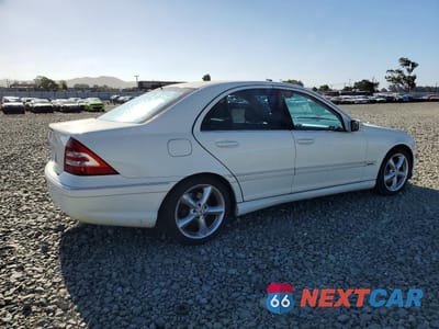 Trzecie zdjęcie samochodu z tyłu: 2005 MERCEDES-BENZ C 230K SPORT SEDAN VIN:WDBRF40JX5F686301 - miniatura
