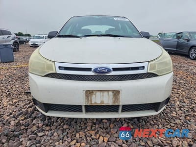 Piąte zdjęcie samochodu w środku: 2010 FORD FOCUS SE VIN:1FAHP3FN2AW138355 - miniatura