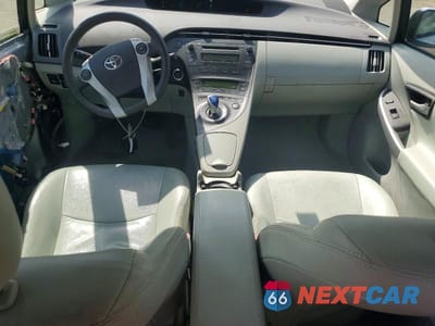 Zdjęcie 8 z 13 samochodu: 2011 TOYOTA PRIUS TWO VIN:JTDKN3DU6B0278803 - miniatura