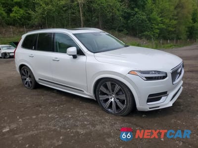 Czwarte zdjęcie samochodu z boku: 2022 VOLVO XC90 T6 INSCRIPTION VIN:YV4A22PL3N1861729 - miniatura