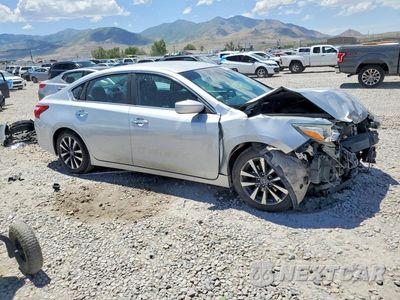 Czwarte zdjęcie samochodu z boku: 2017 NISSAN ALTIMA 2.5 SV VIN:1N4AL3AP8HC236095 - miniatura