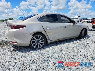 Trzecie zdjęcie samochodu z tyłu: 2022 MAZDA 3 SELECT VIN:3MZBPABL2NM311593 - miniatura