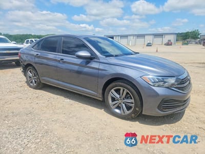 Czwarte zdjęcie samochodu z boku: 2024 VOLKSWAGEN JETTA SE VIN:3VWEM7BU7RM054499 - miniatura
