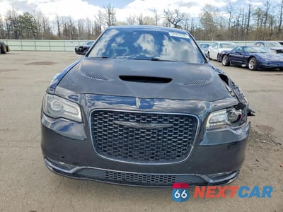 Piąte zdjęcie samochodu w środku: 2017 CHRYSLER 300 S VIN:2C3CCAGG6HH512550 - miniatura