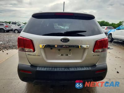 Zdjęcie 6 z 12 samochodu: 2013 KIA SORENTO EX VIN:5XYKUDA26DG319536 - miniatura