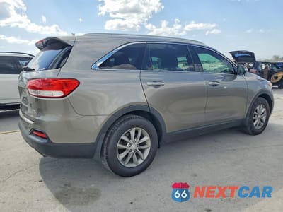 Trzecie zdjęcie samochodu z tyłu: 2016 KIA SORENTO LX VIN:5XYPG4A35GG060998 - miniatura
